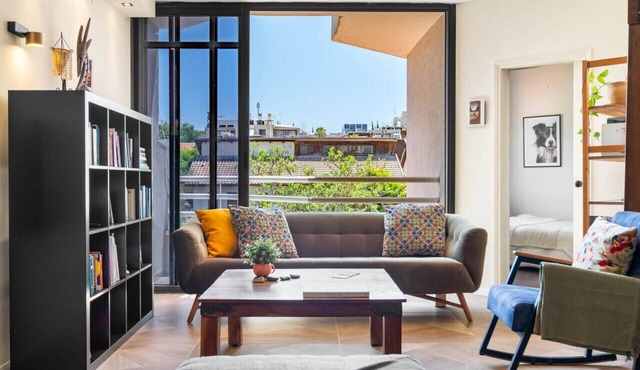Ramat Hasharon Duplex Rooftop Oasis with Shelter in Ramat Hasharon