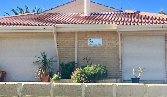 Relaxed ocean view beach side stay in Halls Head