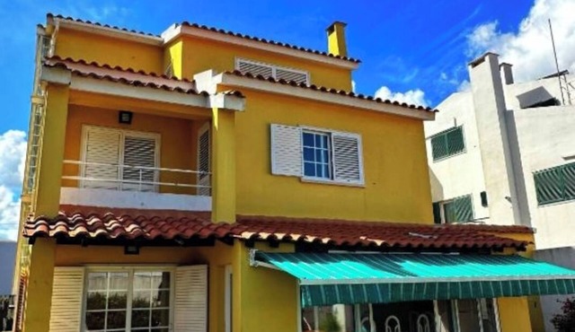 Relaxing 5-Bedroom Villa with Private Pool, Outdoor Playground, Barbeque zona.