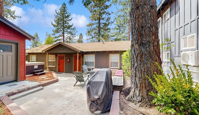Renovated Modern Retreat with Hot Tub - Walk to Lakeside Beach & Gondola