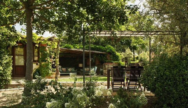 Restored barn in the Tuscan hills in Pergine Valdarno
