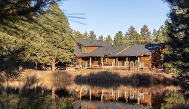 Risa Cabin: Private Lake, Hot Tub, Ideal for Families