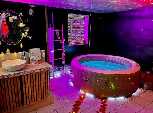 Romantic Jacuzzi Suite in Gagny