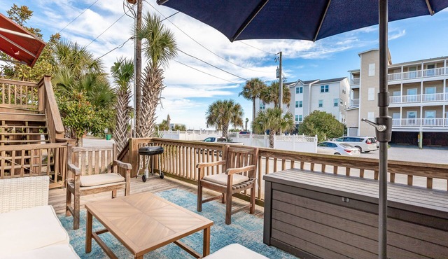 Salty Shack #B - Across from the Beach - Central Location