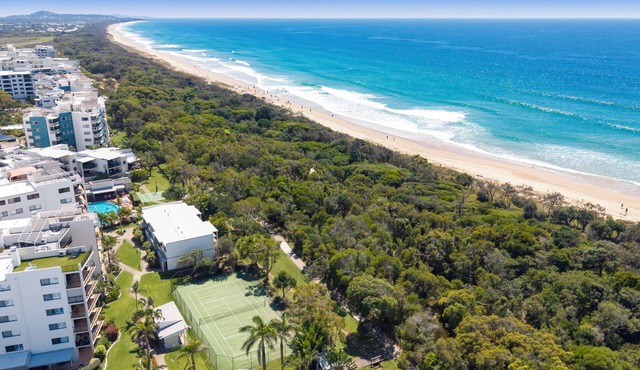 Seashells - Beachfront 3bedroom Home with Resort Facilities in Marcoola