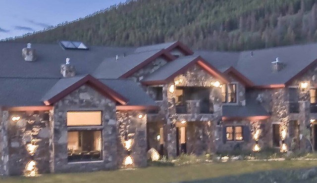 Secluded Luxury Villa 26 guests - 11 bd/10.5 ba, conference rm, racquetball ct