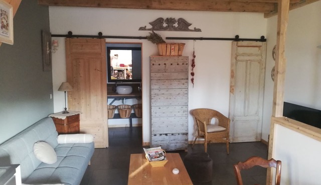 Self-contained accommodation, private grounds, jacuzzi, near Avignon, Nîmes, Arles in Tarascon