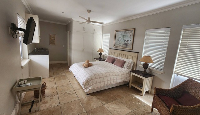 Serene 5-bedroom villa in Knysna perfect for family getaways