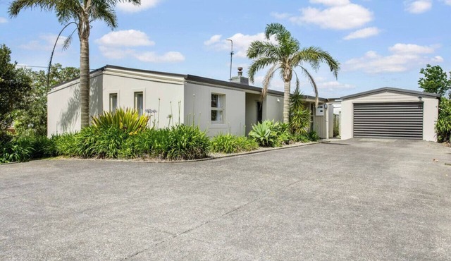 Serene Breeze Escape with estuary view
