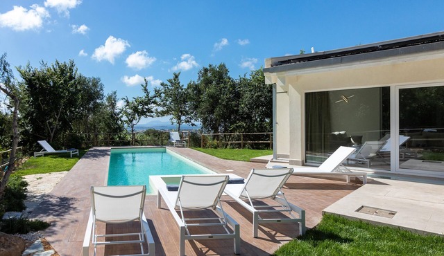Sicily villa with pool and sauna sleeps 10