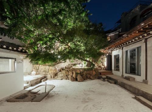 Side Hanok Residence