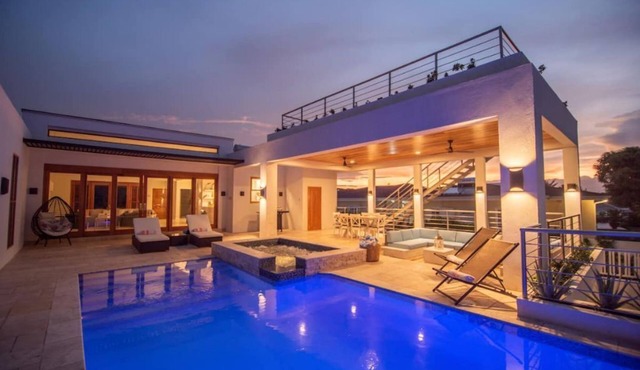 Simmerdown Villa is a spacious modern 4 bedroom house within a gated community