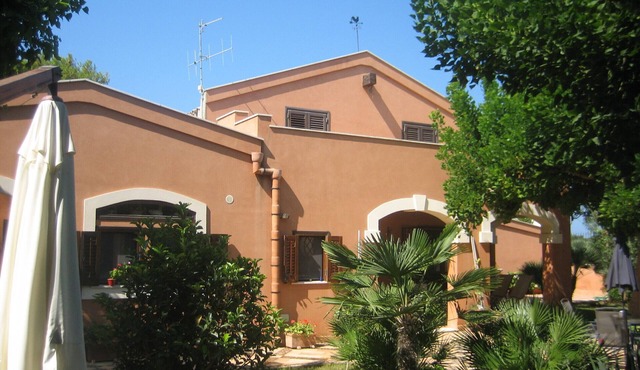 Singing in the Wind - Kite Villa Stagnone