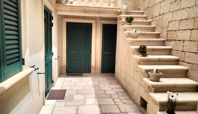 Small house from '600 in an ancient courtyard in Maglie