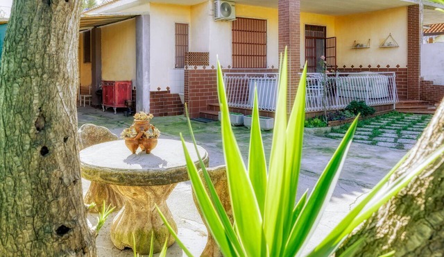 Small villa with a garden near the sea—sleeps 6—between Amalfi, Cilento, Pompeii, and Paestum
