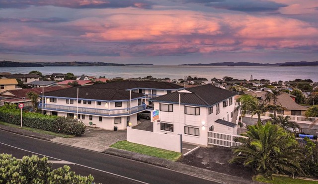 Snells Beach Motel