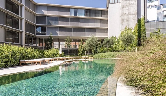 Sol - 1 bedroom, shared pool in Ciudad Jardín in Madrid