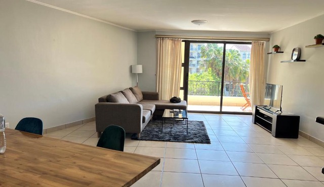Spacious 2 bedroom apartment next to Canal walk with gym and pools in Cape Town