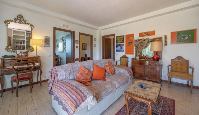 Spacious apartment with all amenities within walking distance of Castiglione del Lago. in Macchie