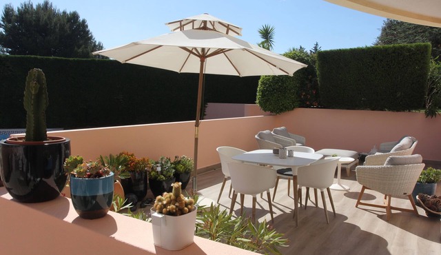 SPACIOUS APARTMENT WITH SUN TERRACE/PRIVATE GARDEN/POOL in CASCAIS