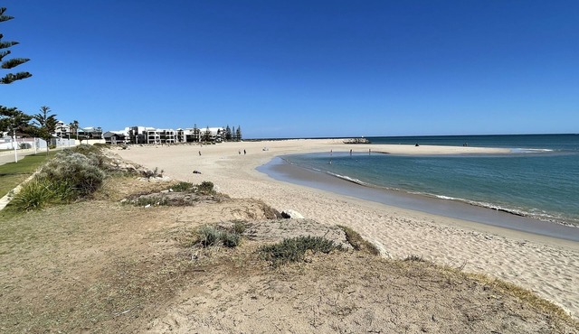 Spacious Beachside Villa perfect for couples in Mandurah