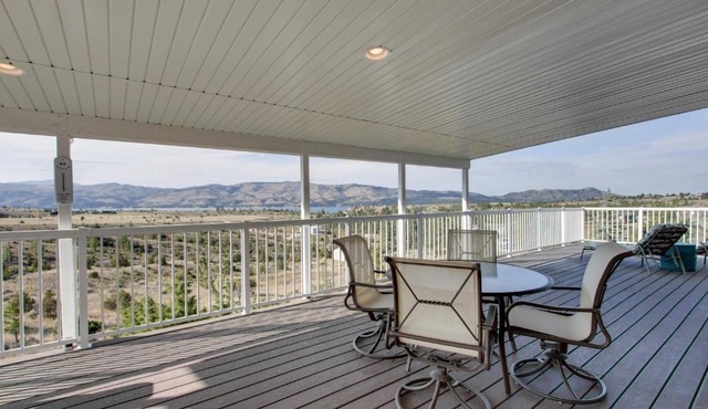 Spacious Canyon Ferry Lake House with Bar & Views! in Helena