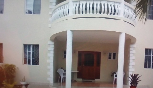 Spacious comfy 1 bedroom apt, no sharing. Sunrise & sunset mountain view.