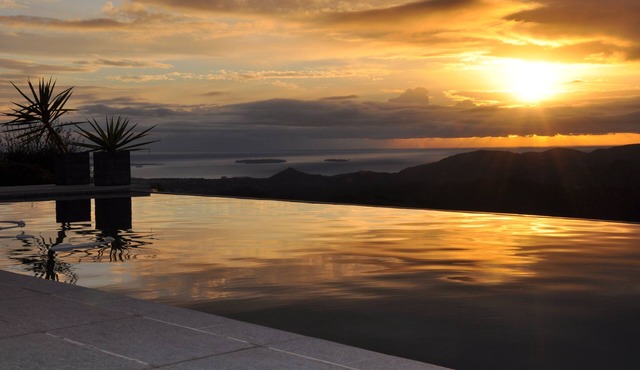 Spacious villa, oustanding views on sea and mountains, garden is 1600m2, 5* in Les Adrets-De-L'estérel