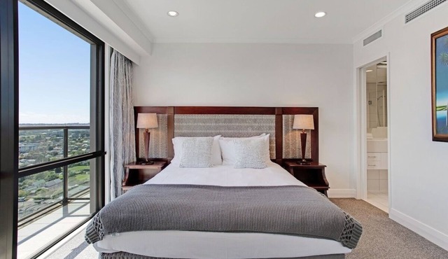 Spacious Luxury 1BR Great Views in Auckland