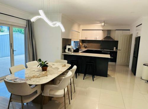 Spacious Stay near Karrinyup in Perth