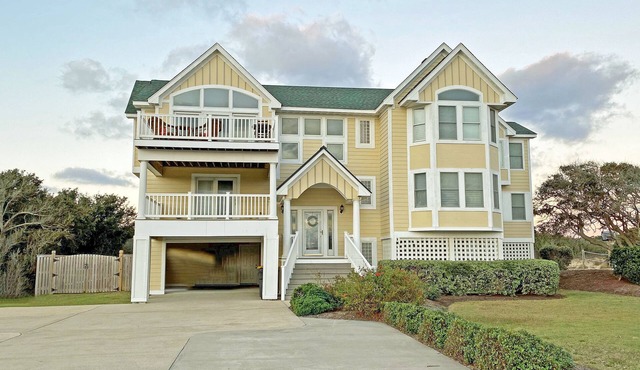 SS93- Semi-Oceanfront Home with 7 BRs and beautiful ocean views! in Kitty Hawk