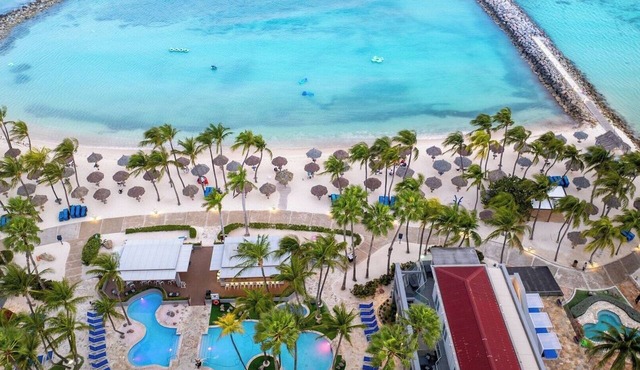 Stay Somewhere That Feels Instantly Welcoming! Outdoor Pool, Beach, Free Parking