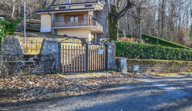 Step into a spacious cottage with tile floors and cozy corners where you can retreat. in Arcidosso