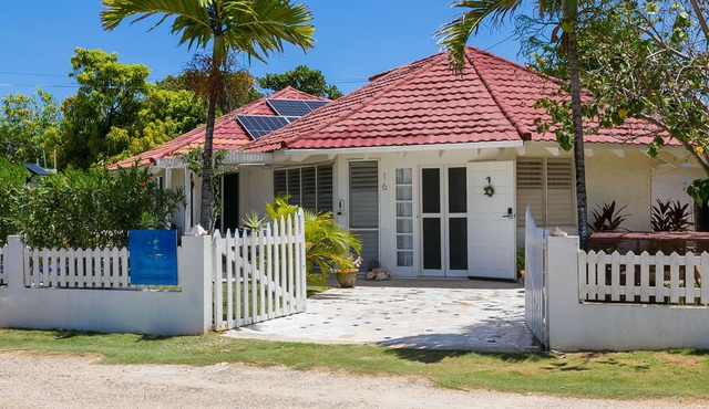 Steps To Beach - Spacious Clean Cottage w/Cook