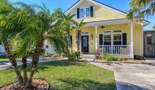 Steps to Shops, Food, and Historic Downtown, Quiet Street, 5 Miles to Beach! $300 in Free Tickets! in St. Augustine