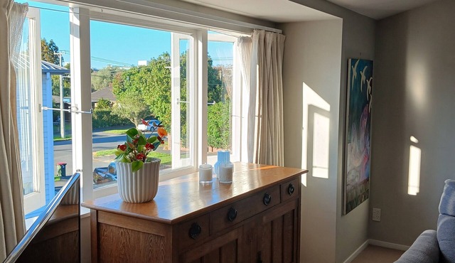 Studio apartment in Central Auckland district close to transport
