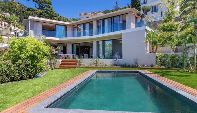 Stunning architect-designed villa just 10 minutes from downtown Nice! in Nice