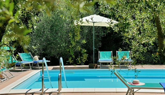 Stunning private villa for 8 people with WIFI, A/C, private pool, TV, patio and panoramic view in Montelopio