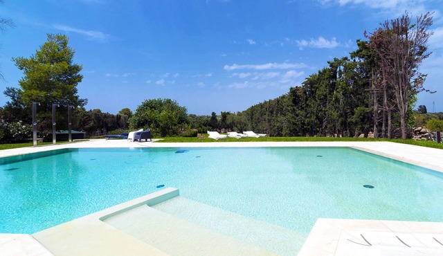 Stunning private villa for 14 guests with A/C, private pool, WIFI, TV, terrace and parking in Gallipoli