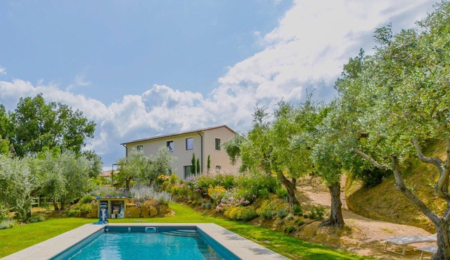 Stunning private villa for 6 people with A/C, private pool, WIFI, TV and patio