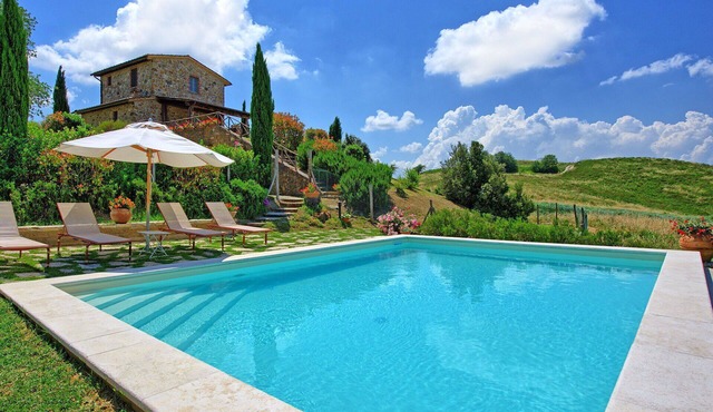 Stunning private villa with private pool, WIFI, TV, veranda, panoramic view, close to Montepulciano