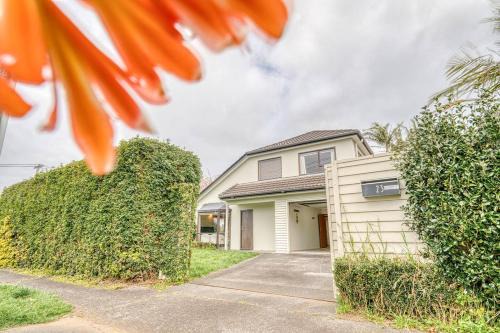Stylish One-Tree-Hill Home - Entire House, Lucky U