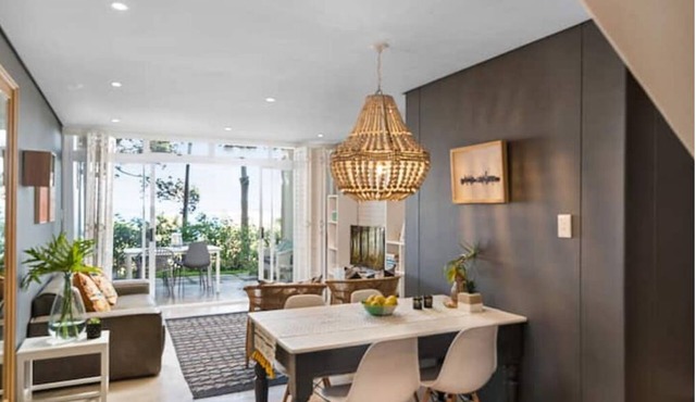 Stylish Umdloti beach flat, pool & sea views