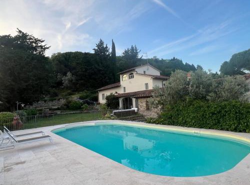 Suite in villa with pool on Tuscan hills in Prato