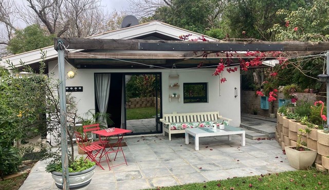 Superb 2-bedroom cottage in charming Stellenbosch for your getaway