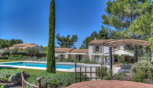 Superb air conditioned villa, pool heated at Eygalières in Eygalières