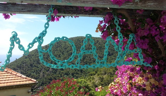 Superb villa overlooking the sea, large terrace and garden in Èze
