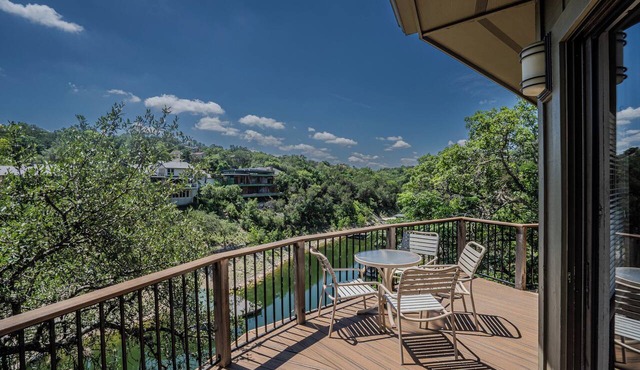 Texas Thistle #9 - Waterside Villa with Spa Amenities in Lakeway