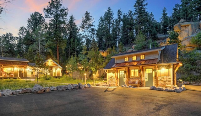 The GLEN -Private 7 Acre Retreat 2 Cabins Spa Sauna -Renewal in God's Creation.
