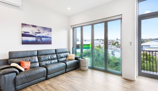 The Perfect Pad on the Shore seconds to Stadium in Auckland North Shore